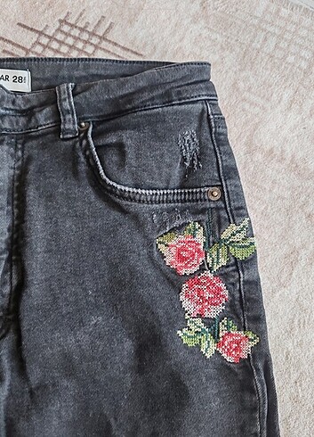 Pull and Bear Çiçekli kot pantolon
