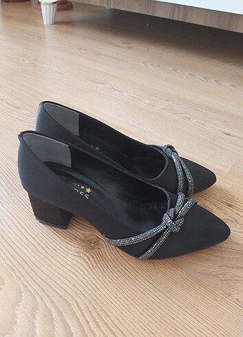 Siyah saten topuklu abiye ayakkabı 