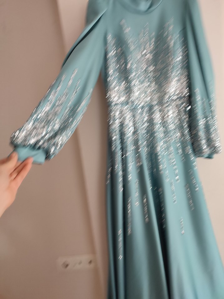 Uzun Kollu Turkuaz İşlemeli Abiye Elbise - Görsel 4