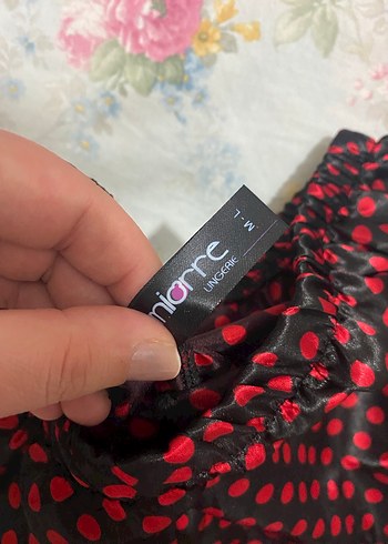 Siyah Kırmızı Puantiyeli İnce Askılı Gecelik - Görsel 4