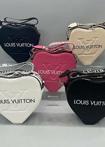 Louis Vuitton Louis Vuitton Kalp model Ölçüleri 22*22 Kod 227