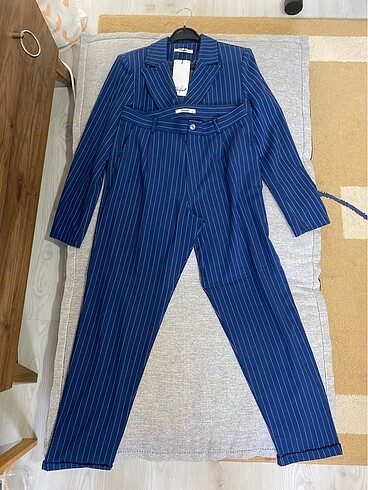 l Beden Blazer Ceket ve Pantolon Takım