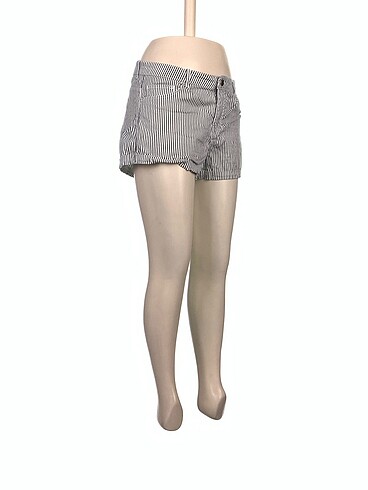 H&M H&M Mini Şort %70 İndirimli.