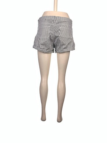 40 Beden H&M Mini Şort %70 İndirimli.