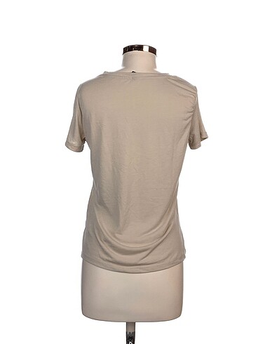 m Beden Defacto T-shirt %70 İndirimli.