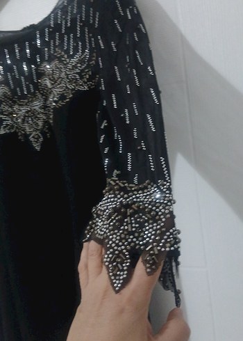 Uzun Kollu Siyah Boncuk İşlemeli Abiye Elbise - Görsel 3