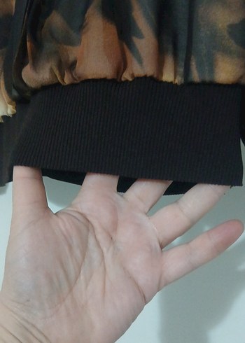 Dökümlü Pilili Koyu Kahverengi Kadın Bluz - Görsel 4