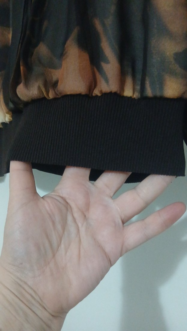 Dökümlü Pilili Koyu Kahverengi Kadın Bluz - Görsel 4