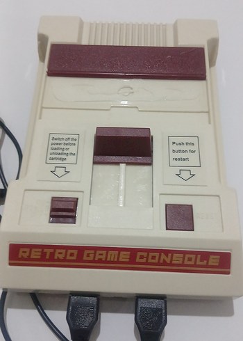 Retro Oyun Konsolu ve Kumandalar - Görsel 2
