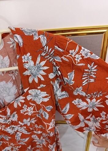 Çiçekli yırtmaçlı elbise - Görsel 6