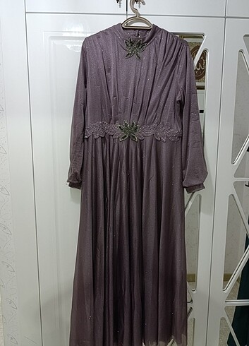 Lila renginde tesettür abiye  - Görsel 3