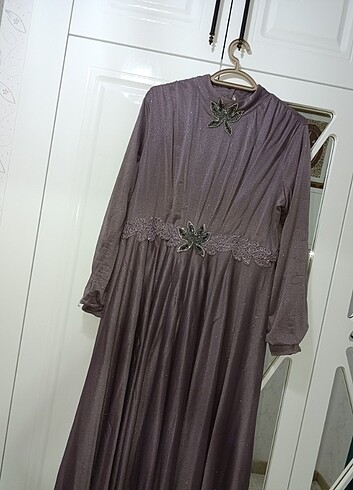 Lila renginde tesettür abiye  - Görsel 4