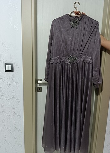 Lila renginde tesettür abiye  - Görsel 5