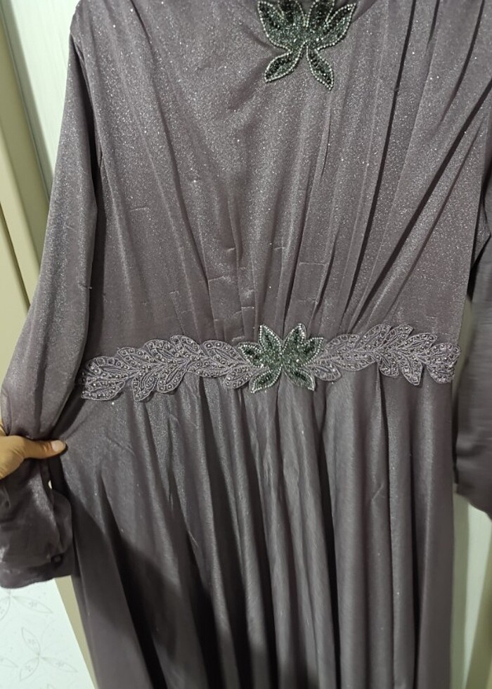 Lila renginde tesettür abiye  - Görsel 2