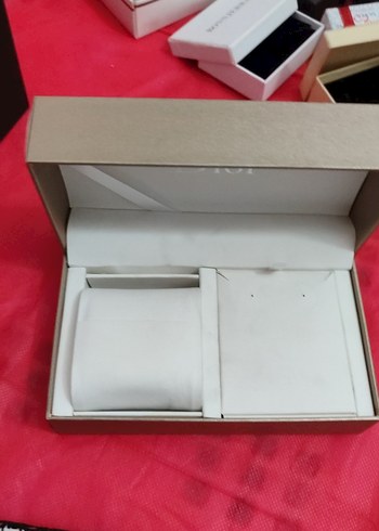 Parlak Gold renkli Dior marka saat kutusu - Görsel 3