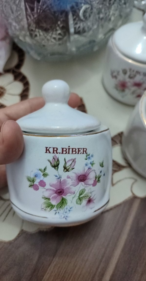 Beyaz Çiçek Desenli Kapaklı Baharatlık Seti - Görsel 2