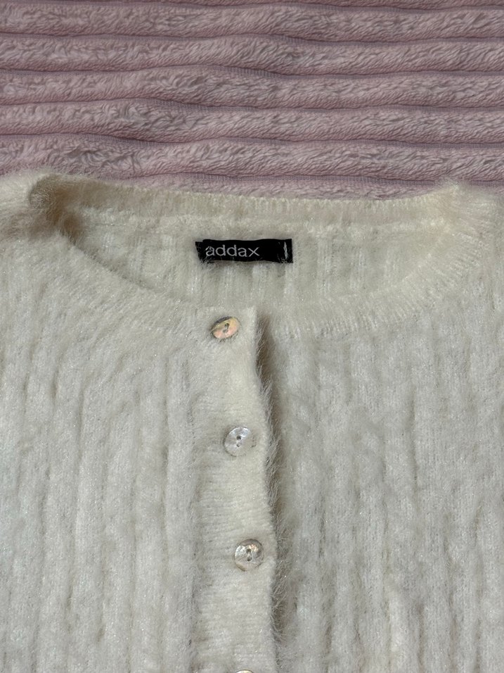 Düğmeli Beyaz Triko Kadın Hırka - Görsel 2