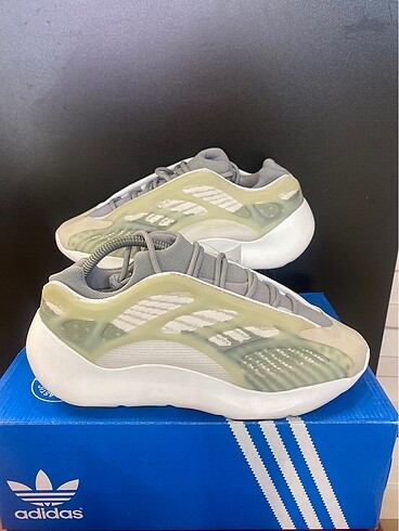 İthal Adidas yeezy boost 700 v3