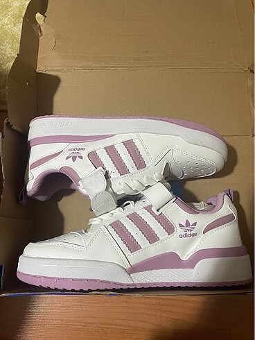 Lila adidas forum