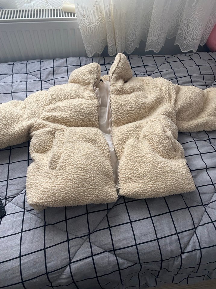 Beyaz Yumuşak Kürklü Kadın şişme  Mont - Görsel 3