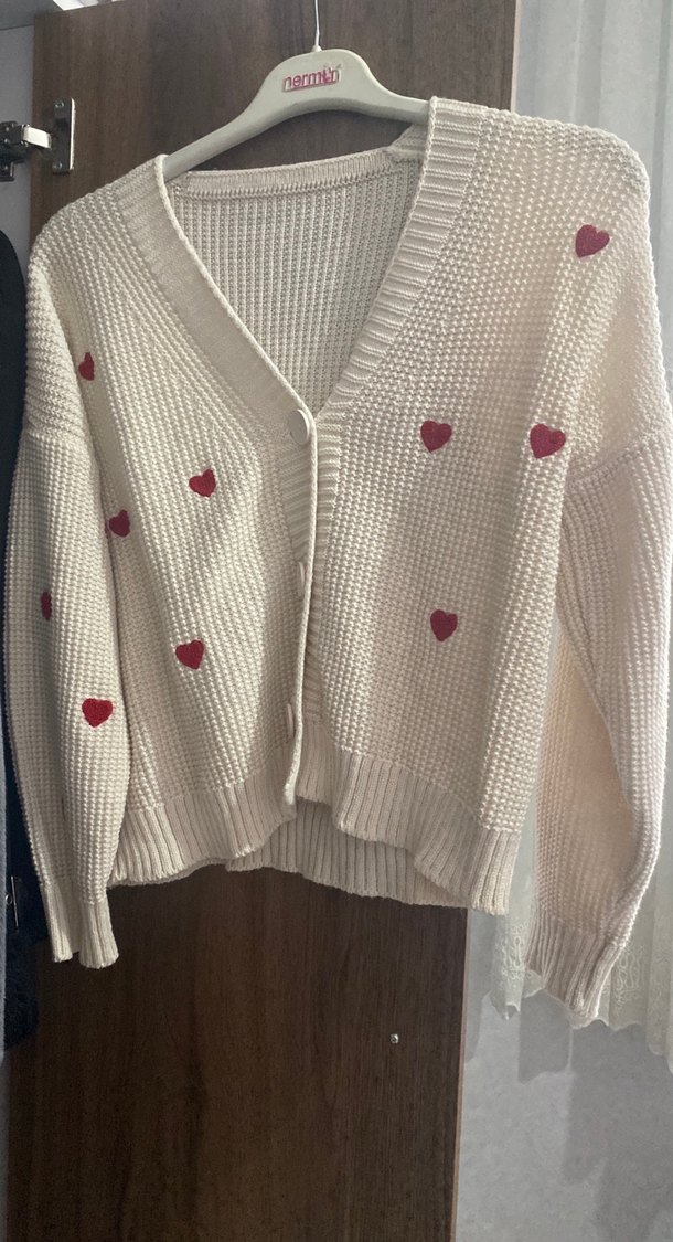 Düğmeli Kırmızı Desenli Kadın Triko - Görsel 3