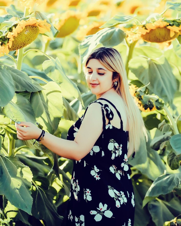 Omuzdan bağlamalı uzun elbise - Görsel 2