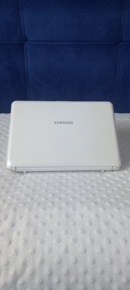 Beyaz Samsung Dizüstü Bilgisayar - Görsel 2