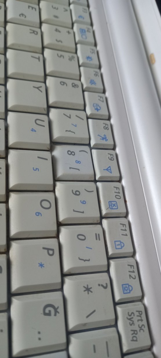 Beyaz Samsung Dizüstü Bilgisayar - Görsel 5