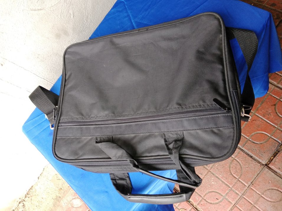 Fermuarlı Siyah  Laptop Çantası - Görsel 2