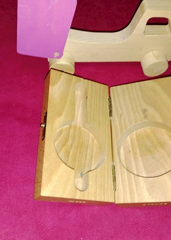 Diğer Parlak Altın Renkli Ahşap Oyuncak Kutusu tanesi