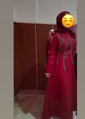 Kırmızı Nakışlı Uzun Tesettür Elbise