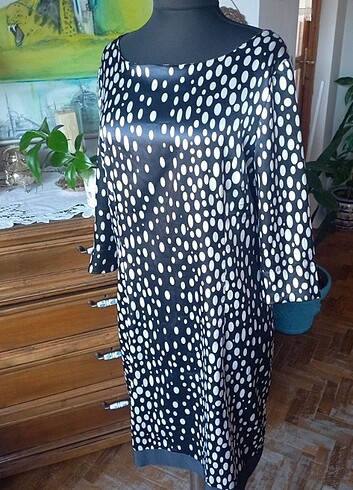 xl Beden ZARA ISPANYADAN ALINMIS PUANLI ŞIK ELBISE