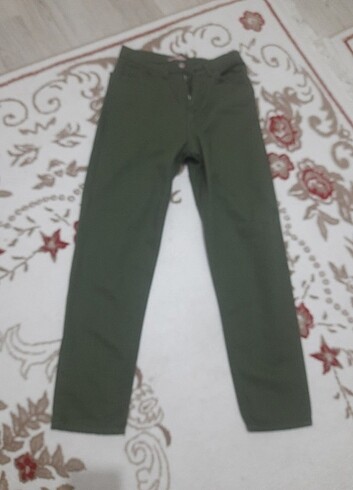 Yeşil renk pantolon