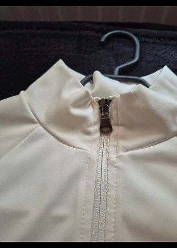 Yüksek Yakalı Beyaz Kadın Spor Ceket - Görsel 2