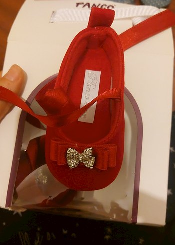 Kızlar için parlak kırmızı bantlı babet - Görsel 2