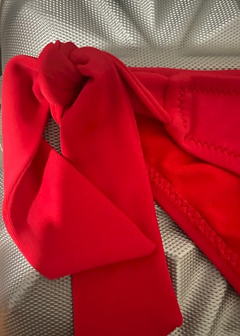 Siyah Askılı ve Kırmızı Mini Bikini - Görsel 4