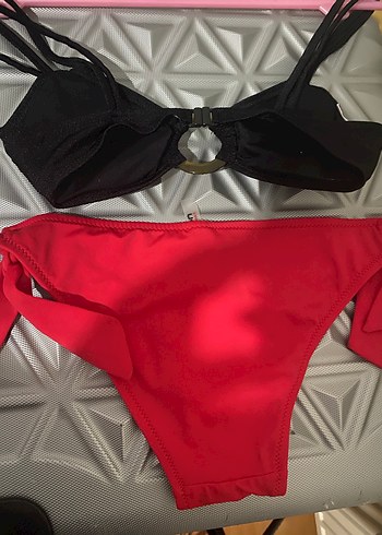 Siyah Askılı ve Kırmızı Mini Bikini - Görsel 6