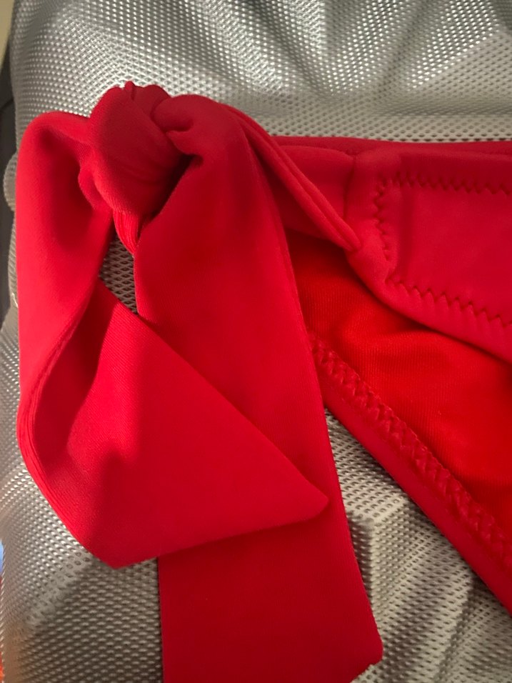 Siyah Askılı ve Kırmızı Mini Bikini - Görsel 4