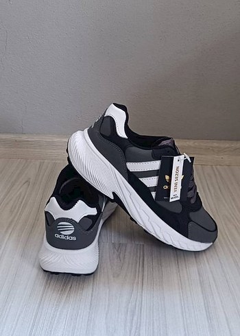 44 Beden Adidas Erkek Spor Ayakkabı