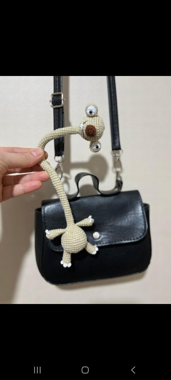 El yapımı örgü Sid Çanta charmı - Görsel 3