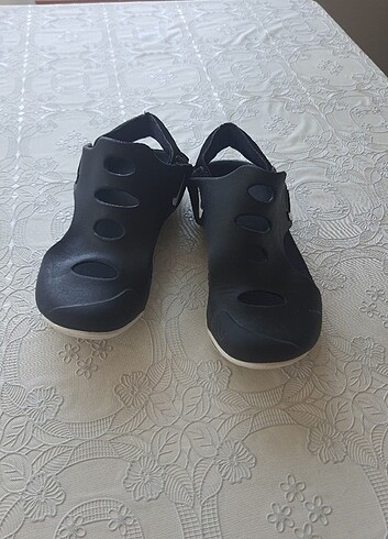 32 Beden Nike sandalet..32 33 numara için uygundur..