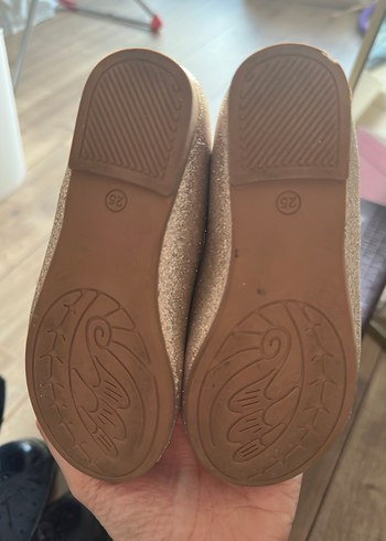 Kız Çocukları İçin Kemerli Altın Renkli Babet - Görsel 2