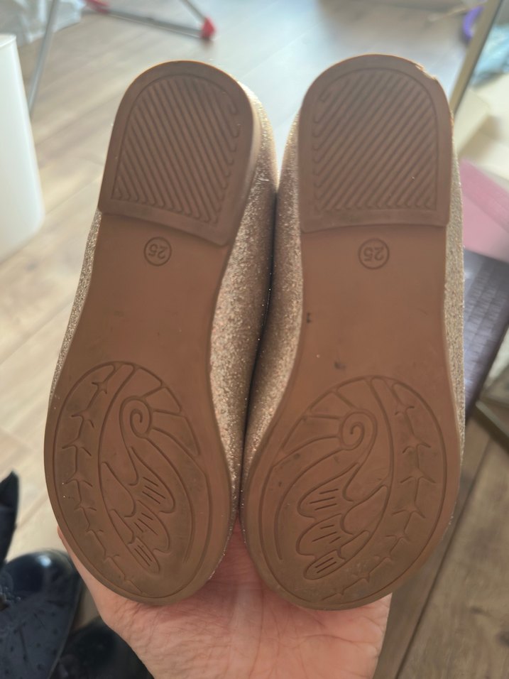 Kız Çocukları İçin Kemerli Altın Renkli Babet - Görsel 2