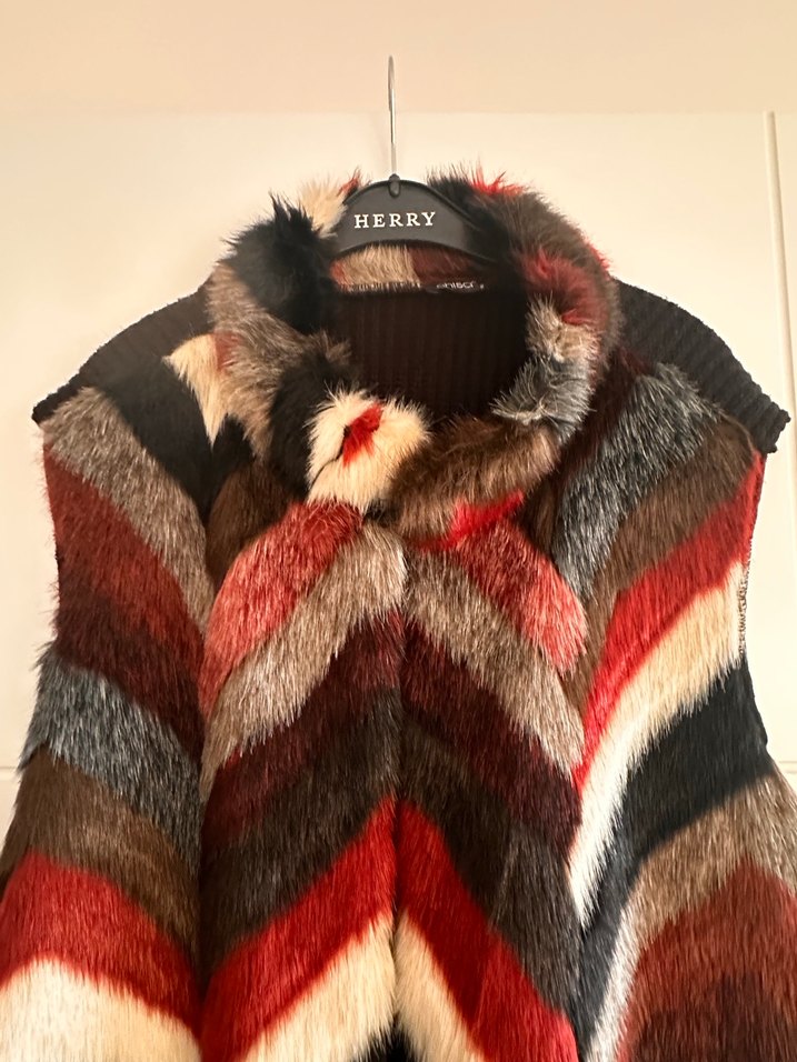 Kürklü Uzun Renkli Batik Desenli Kadın Yelek - Görsel 2