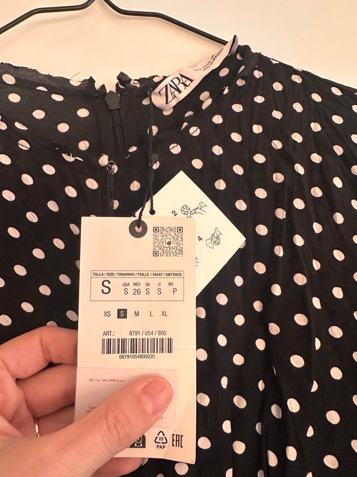 Uzun Kollu Siyah Puantiyeli Elbise - Görsel 2