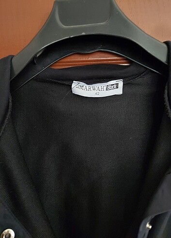 Bershka Siyah yağmurluk