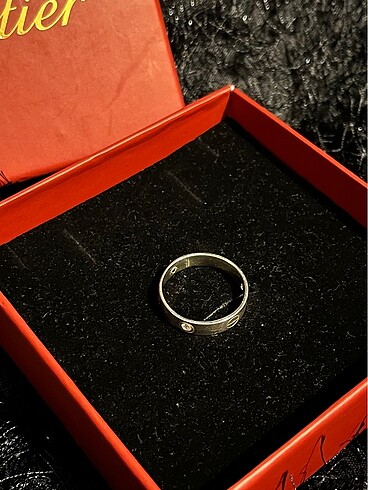 Beden Cartier Love model gümüş yüzük