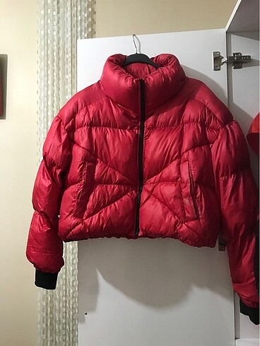 Kırmızı şişme mont