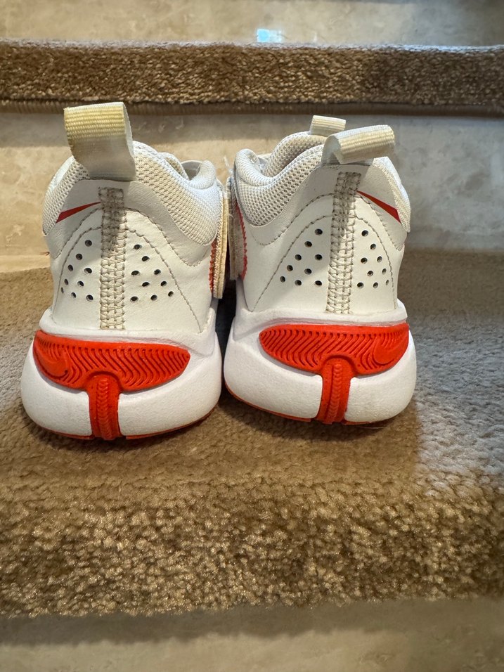 Nike Team Hustle Çocuk Spor Ayakkabı - Görsel 3