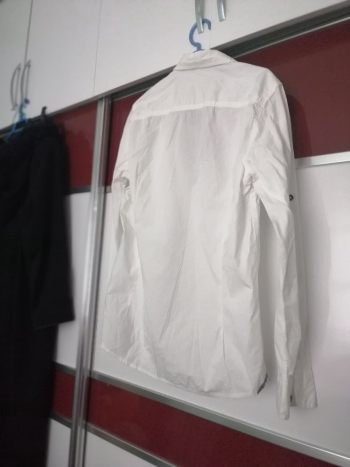 Düğmeli Erkek Beyaz Sokak Stili Gömlek - Görsel 2